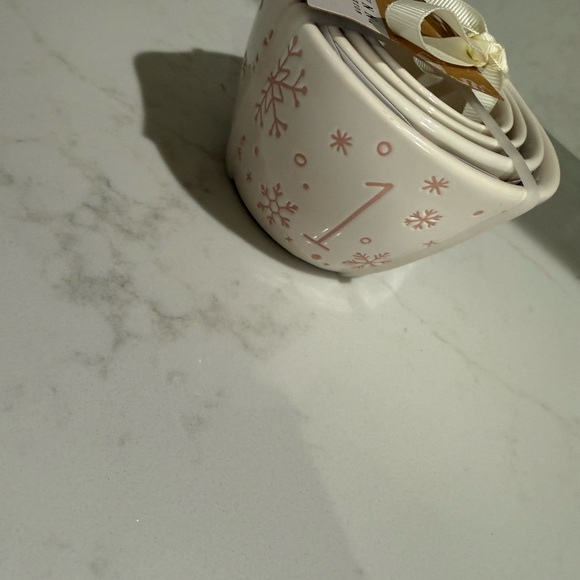 Rae Dunn White and Pink Snowflake Measuring Cups - Picture 2 of 7